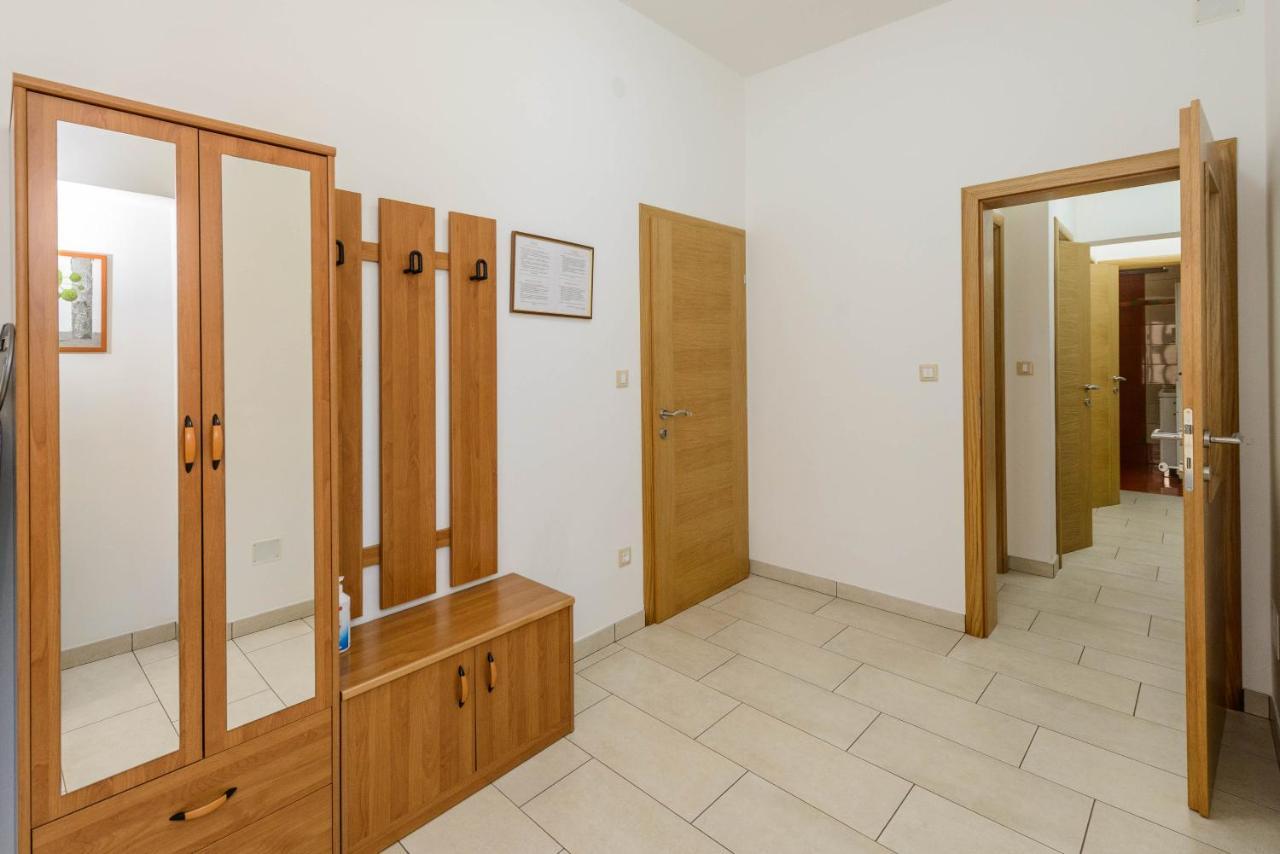 Apartments Milar 로비니 외부 사진