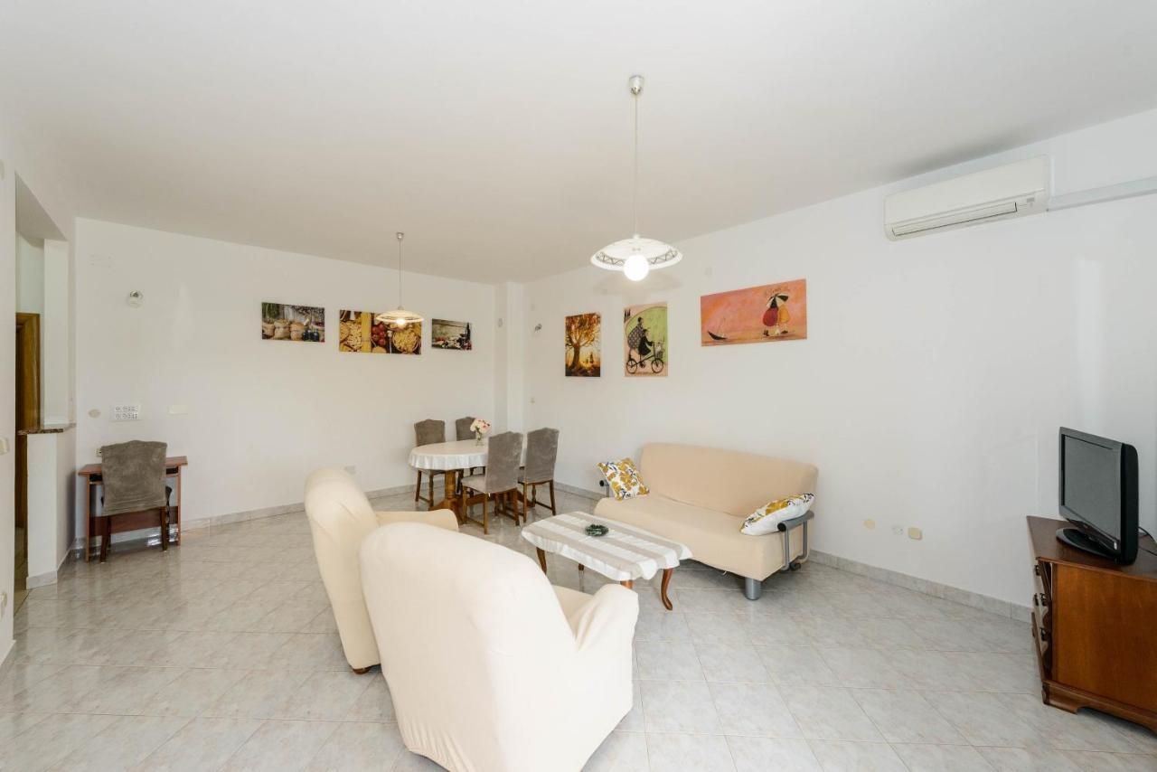 Apartments Milar 로비니 외부 사진